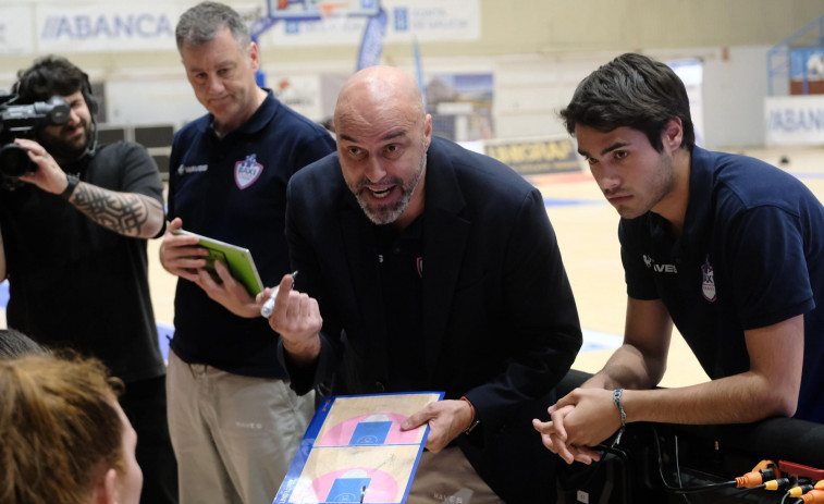 Lino López, entrenador del Baxi Ferrol: 