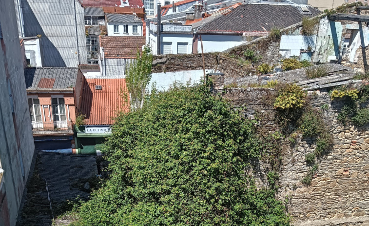 Vecinos de Esteiro denuncian problemas sanitarios a causa de una casa abandonada