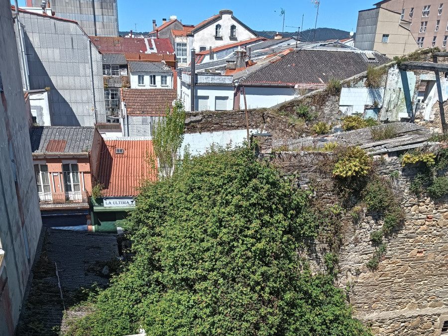 Vecinos de Esteiro denuncian problemas sanitarios a causa de una casa abandonada