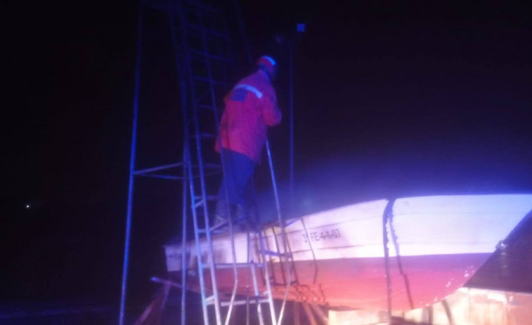 Una lancha en llamas en Cedeira moviliza a los servicios de emergencias