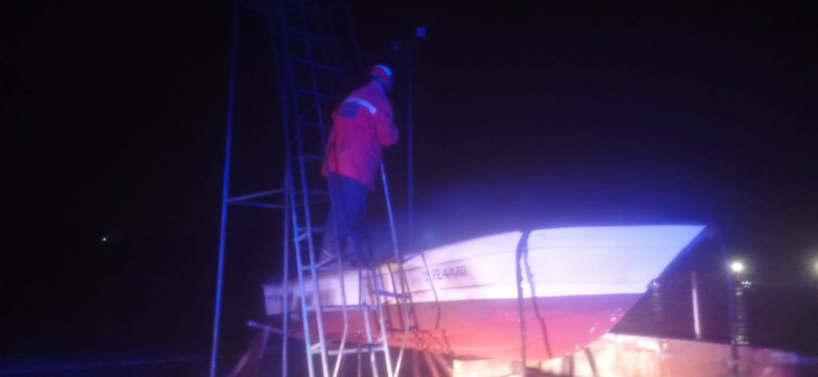 Una lancha en llamas en Cedeira moviliza a los servicios de emergencias