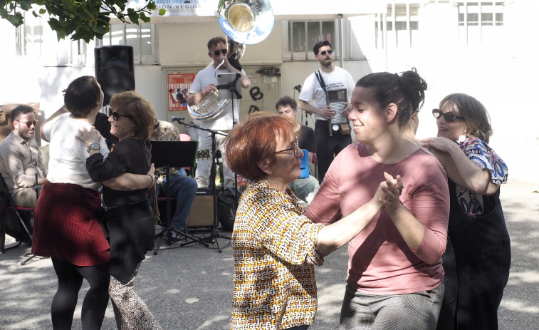La fiesta sigue en los Maios de Canido con más actividades por las calles