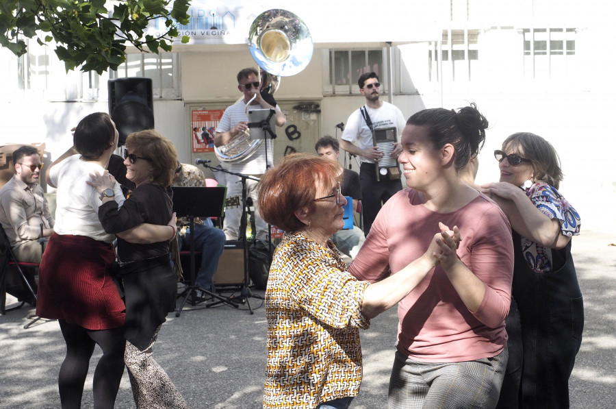 La fiesta sigue en los Maios de Canido con más actividades por las calles