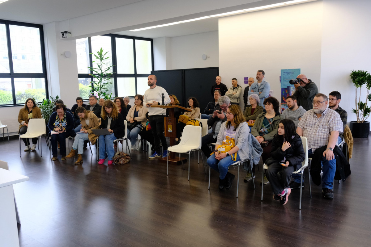 Salón de plenos cheo na despedida de Juventino Trigo
