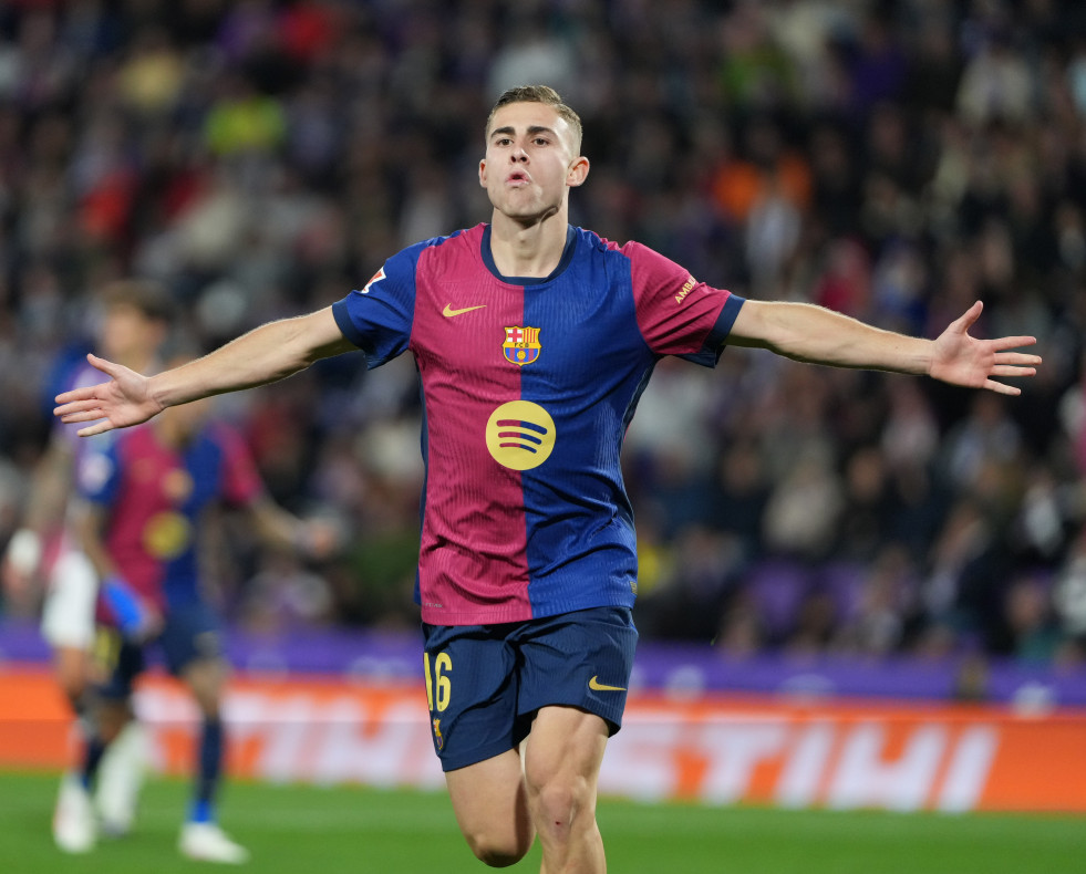 El centrocampista del Barcelona Fermín López celebra tras marcar el segundo gol ante el Valladolid