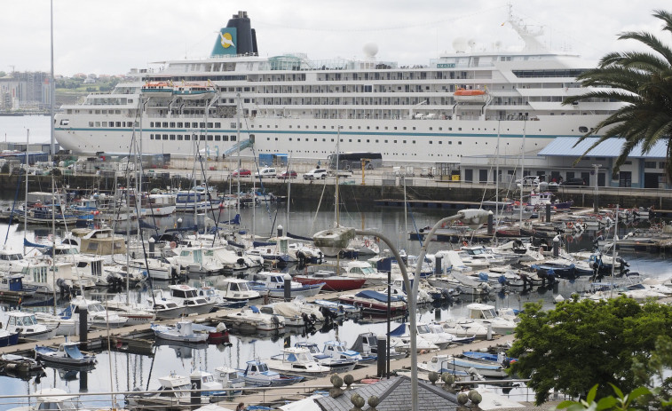 El “Amadea” inaugura el mes más crucerístico de Ferrol, con ocho escalas