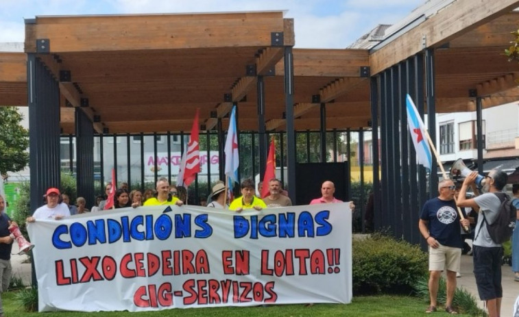 Concentración en Ortigueira por una denuncia del alcalde de Cedeira a dos sindicalistas