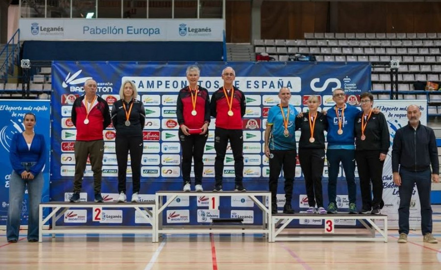 Triplete de títulos para el Bádminton Cedeira