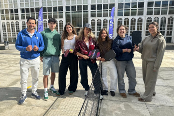 Jugadores de pickleball en el Campus