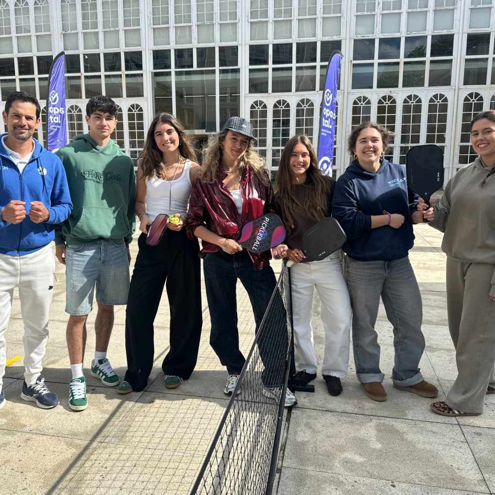 Equipos de pickleball de las tres universidades se dieron cita ayer en el Campus de Ferrol