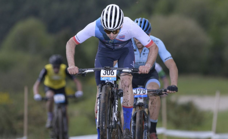 Yago Pico gana en casa en la prueba de la Copa Galicia de XCO del lago de As Pontes