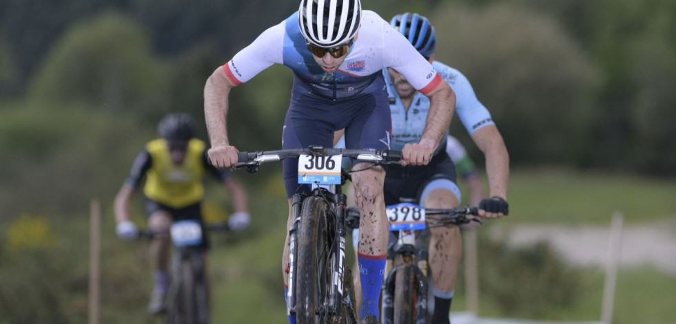 Yago Pico gana en casa en la prueba de la Copa Galicia de XCO del lago de As Pontes
