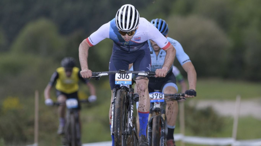 Yago Pico gana en casa en la prueba de la Copa Galicia de XCO del lago de As Pontes