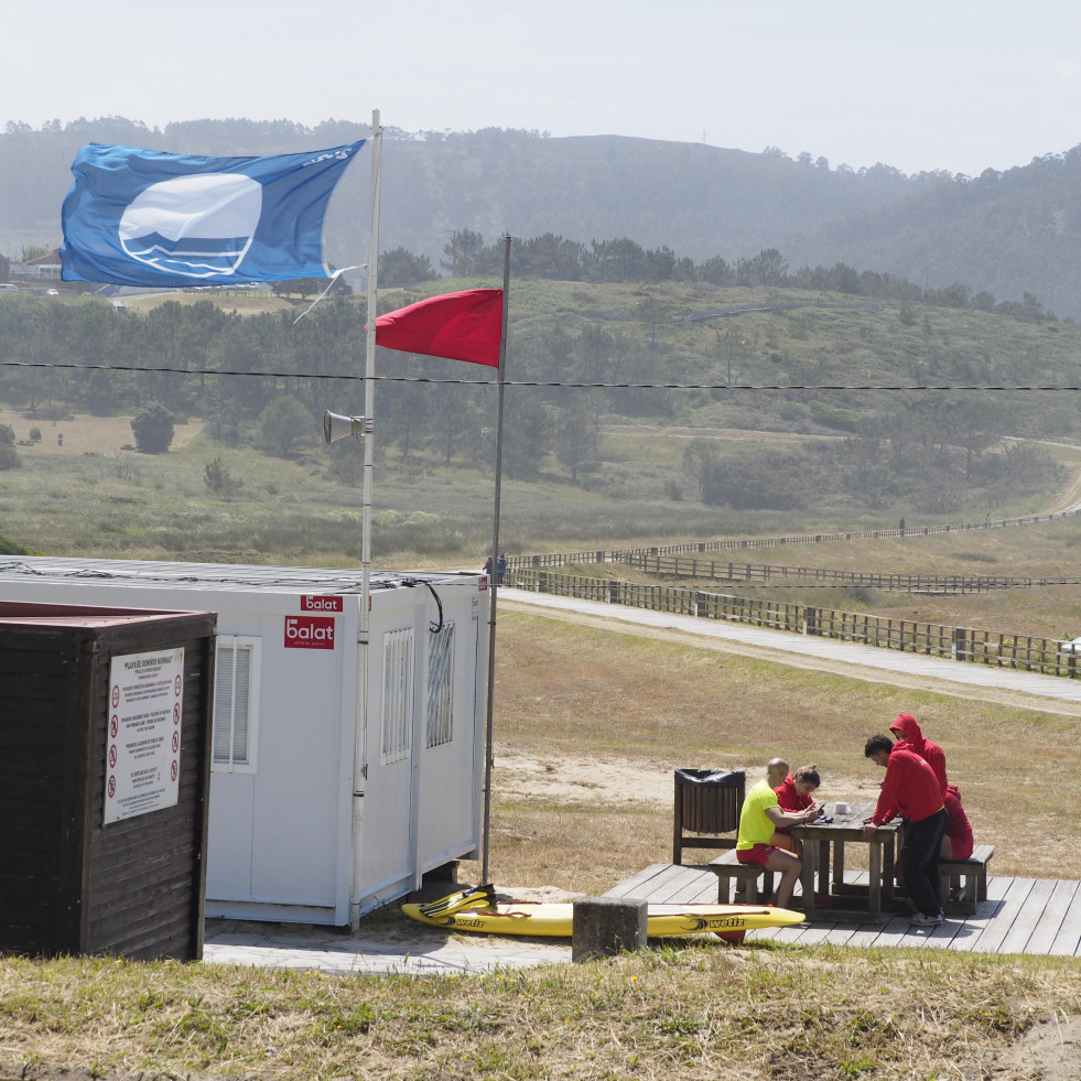 Ferrol volverá a lucir este verano cinco banderas azules en sus playas