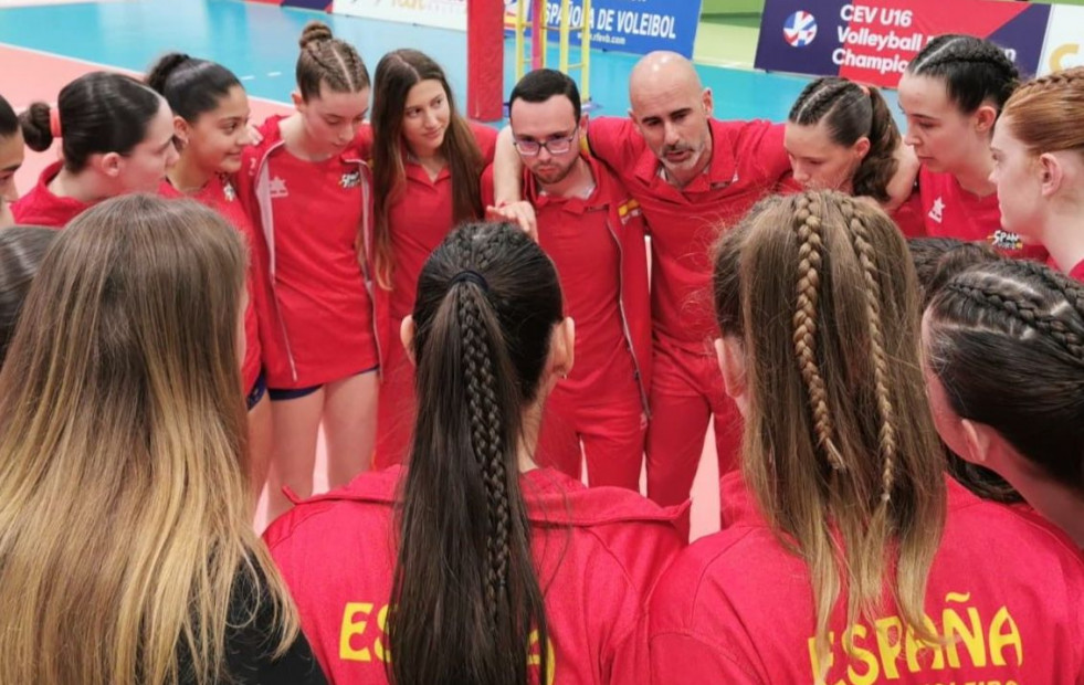 Charly Suárez, técnico del Aldebarán: el “friki” que trae el voleibol internacional a San Sadurniño