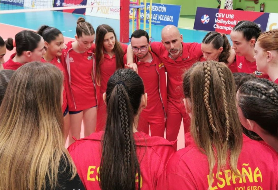 Charly Suárez, técnico del Aldebarán: el “friki” que trae el voleibol internacional a San Sadurniño