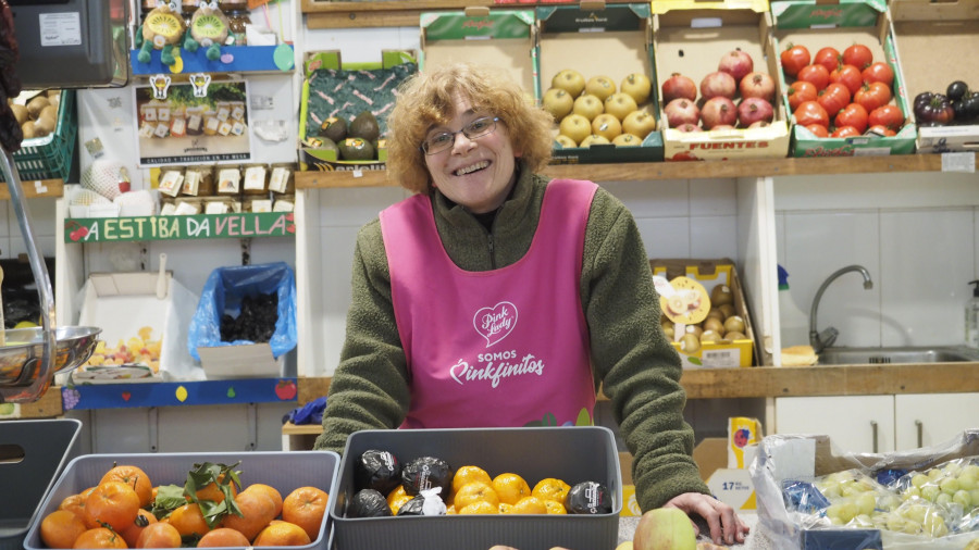 Las judías más tiernas y la fruta de hueso llegan como anticipo del verano al mercado de Ferrol