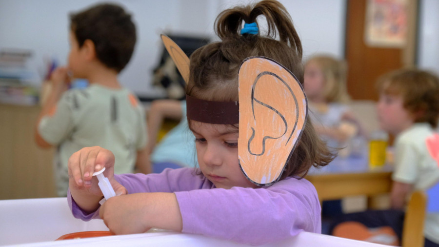 Escolares del Santiago Apostol llevan a cabo un taller en torno a la obra de Roald Dahl