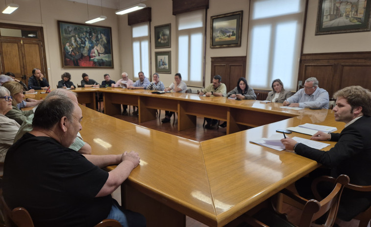 Entidades vecinales y grupos de la oposición avalan las bases de la ordenanza de subvenciones de Ferrol