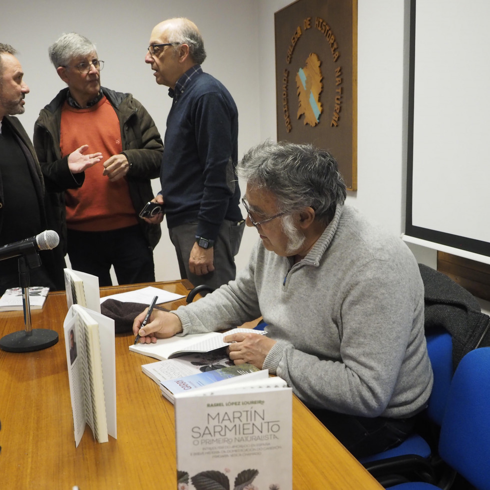 O cedeirés Rafael López Loureiro convirte a súa propia historia familiar nun libro que presenta en Ferrol