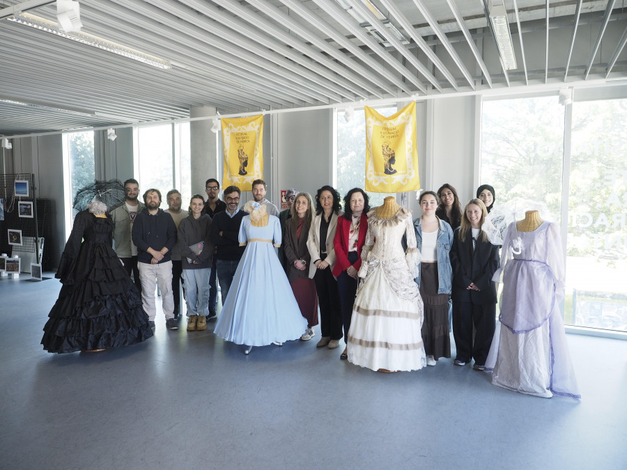 Os traxes do século XVIII deseñados polas alumnas do Campus de Ferrol desfilarán no Festival Ilustrado 2025