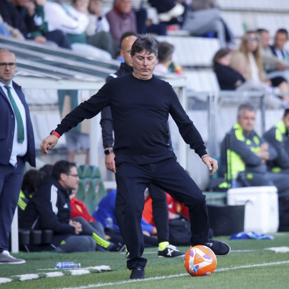 Alejandro Menéndez, entrenador del Racing de Ferrol: “Tener autoestima partido a partido acabará dándonos mejores resultados”