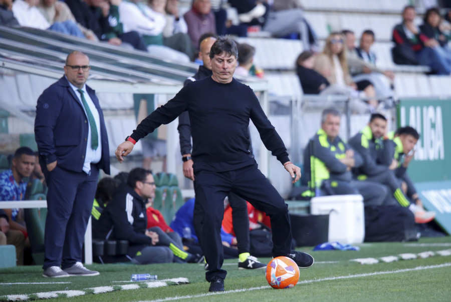 Alejandro Menéndez, entrenador del Racing de Ferrol: “Tener autoestima partido a partido acabará dándonos mejores resultados”