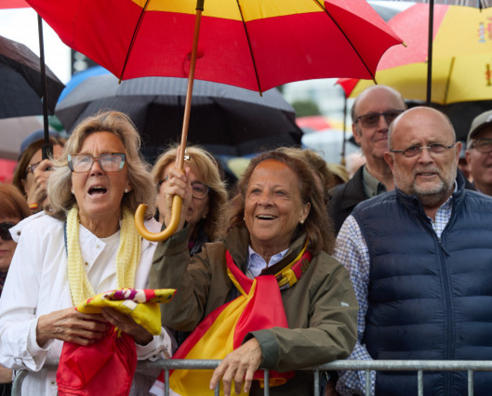 VariaspersonasparticipanenlamanifestacionporladimisiondeSanchez