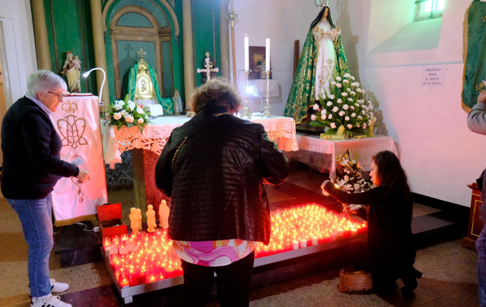 Domingo de tradición entre lluvias y claros en Pedroso con la romería de la Virgen de la “O” de Narón