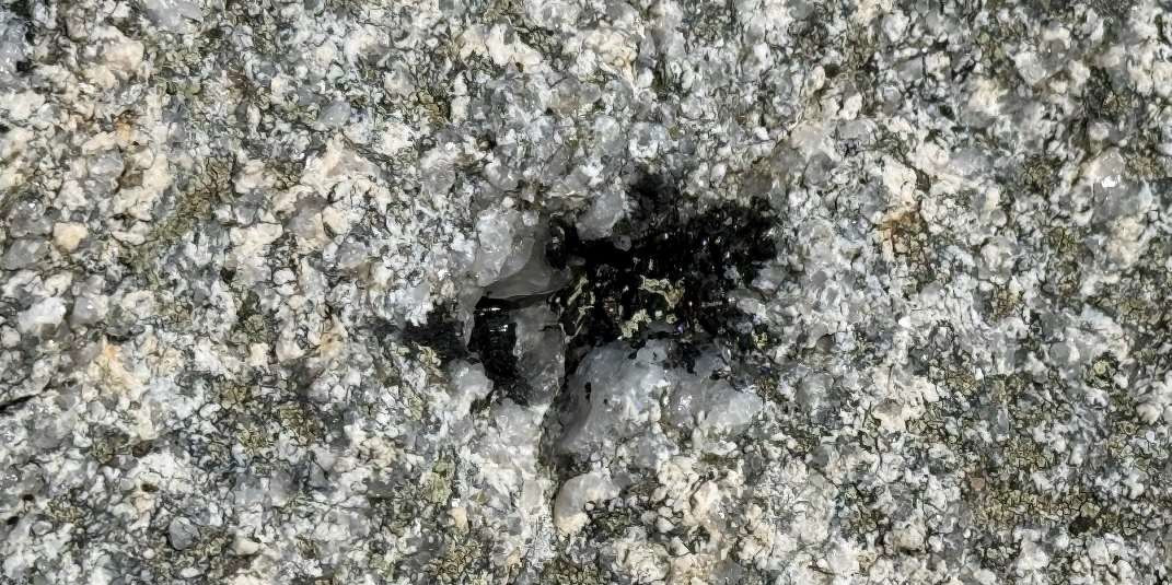 Geolodia 2025 Conjunto de cristales de turmalina