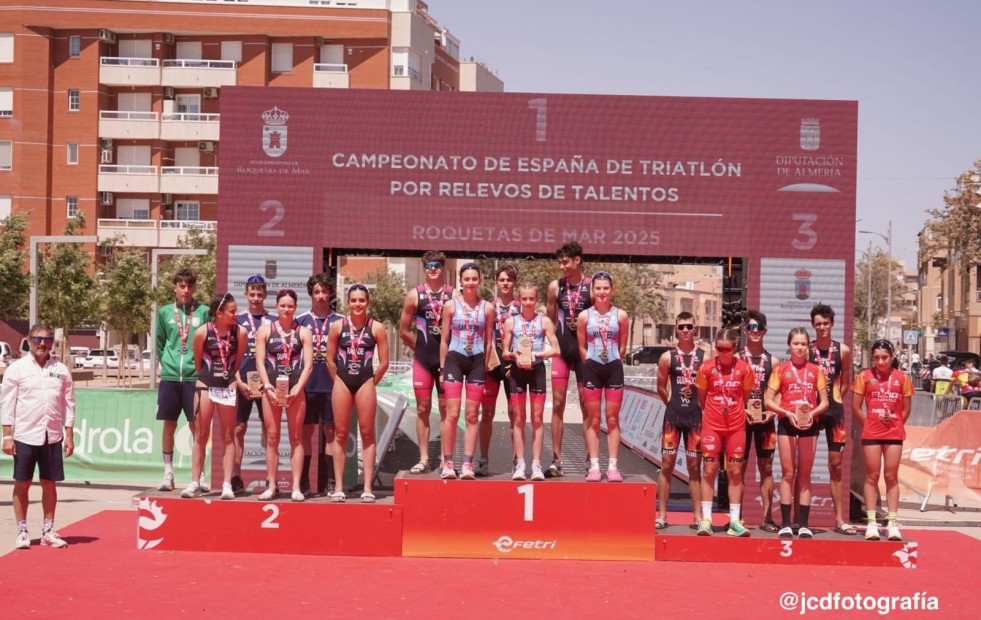 Tercera posición para el Náutico Narón en el Nacional de relevos de triatlón