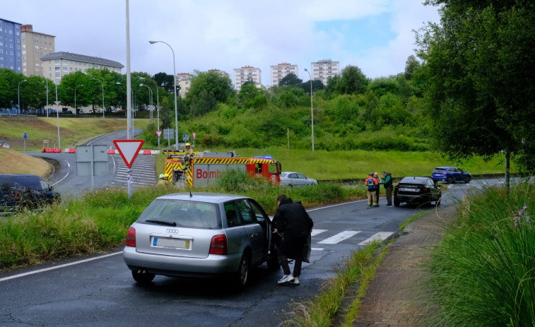 Una colisión por alcance en A Gándara moviliza a los bomberos y la Policía Local de Ferrol