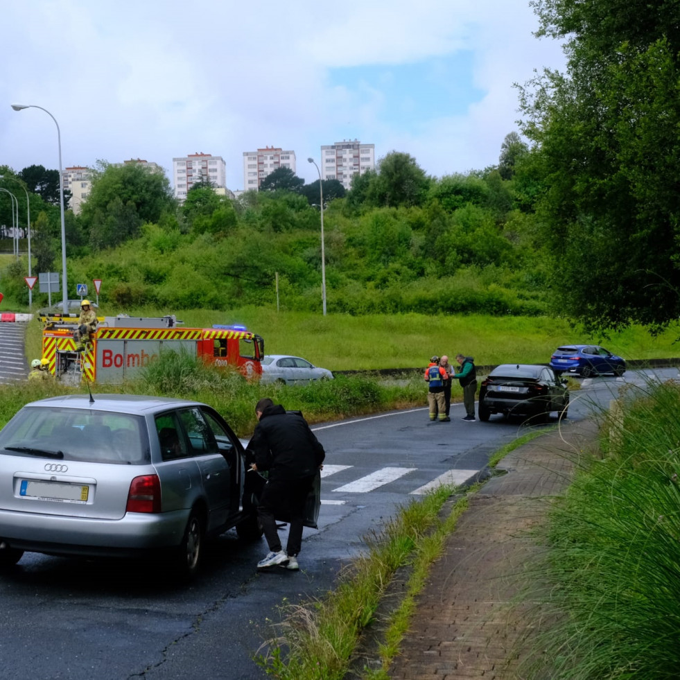 Una colisión por alcance en A Gándara moviliza a los bomberos y la Policía Local de Ferrol