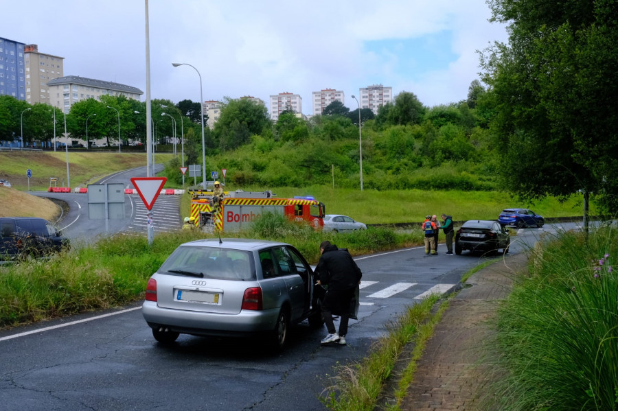 Una colisión por alcance en A Gándara moviliza a los bomberos y la Policía Local de Ferrol