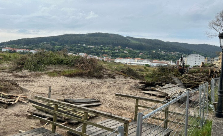 Recogida de firmas en Cedeira ante el malestar causado por la regeneración de la playa de A Magdalena