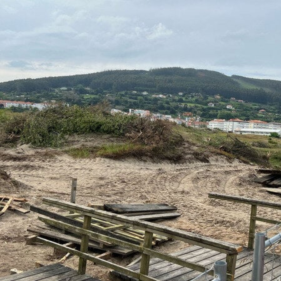 Recogida de firmas en Cedeira ante el malestar causado por la regeneración de la playa de A Magdalena