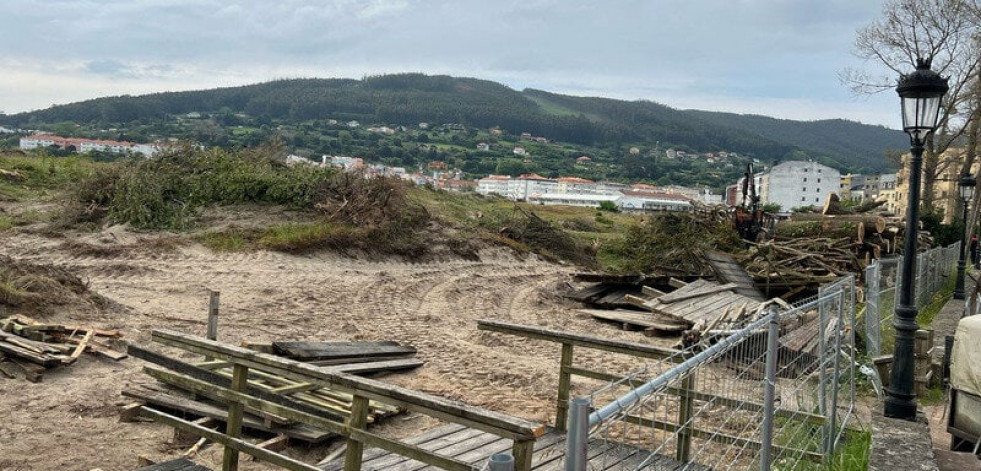 Recogida de firmas en Cedeira ante el malestar causado por la regeneración de la playa de A Magdalena