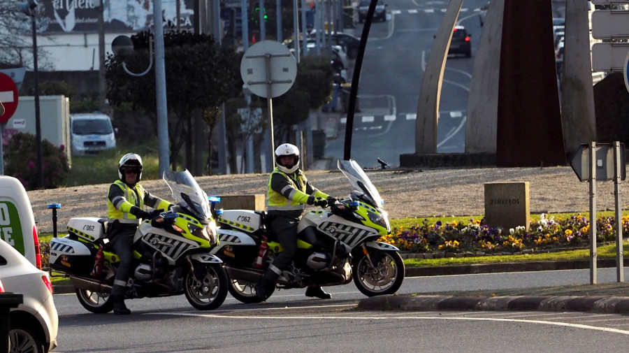 Ocho veces pillado sin carné al volante en Narón: "Desprecia las normas viales"