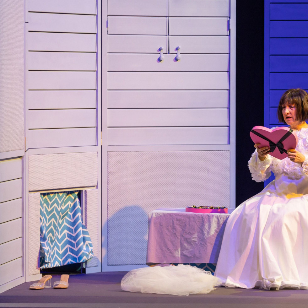 Unha Cincenta sen tacóns e vexetariana: a reinvención dun clásico da man de Sarabela Teatro no Pazo da Cultura
