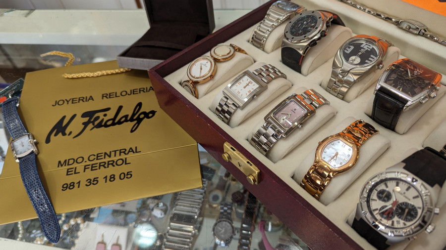 Relojes y joyas a mitad de precio, las gangas de M. Fidalgo en Ferrol: piezas “vintage” y más actuales