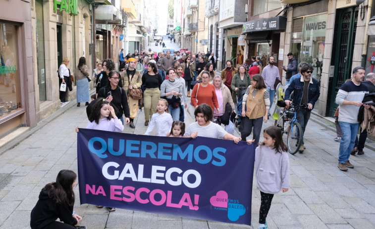 Queremos Galego en Ferrolterra anima a coller o bus para mobilizarse en Compostela