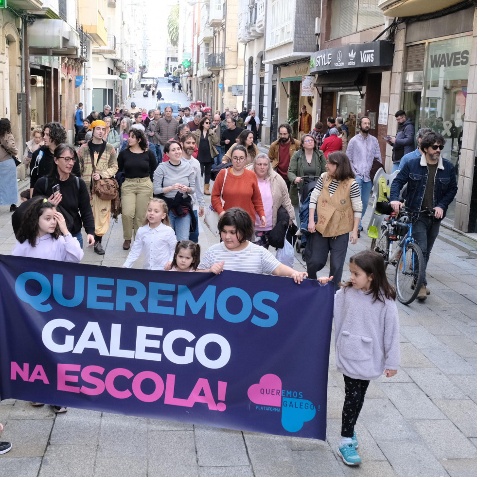 Queremos Galego en Ferrolterra anima a coller o bus para mobilizarse en Compostela