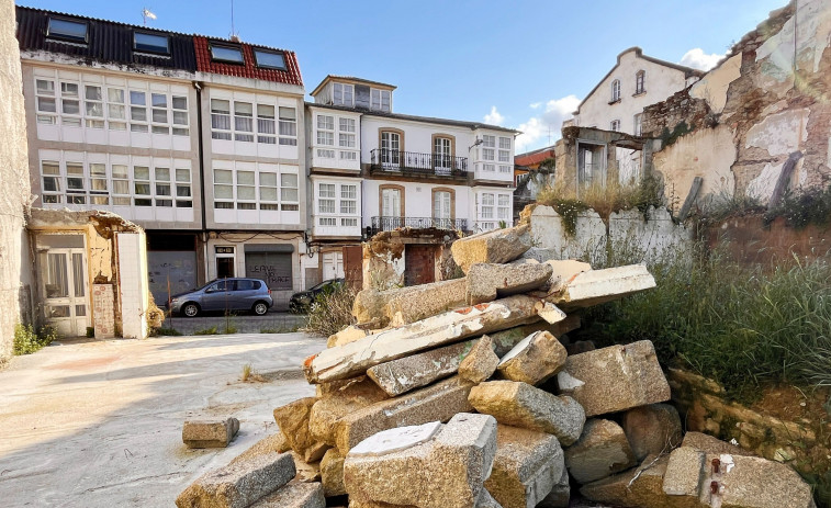 El declive de la calle Carlos III: así está hoy la que fue vía principal del histórico barrio de Esteiro en Ferrol
