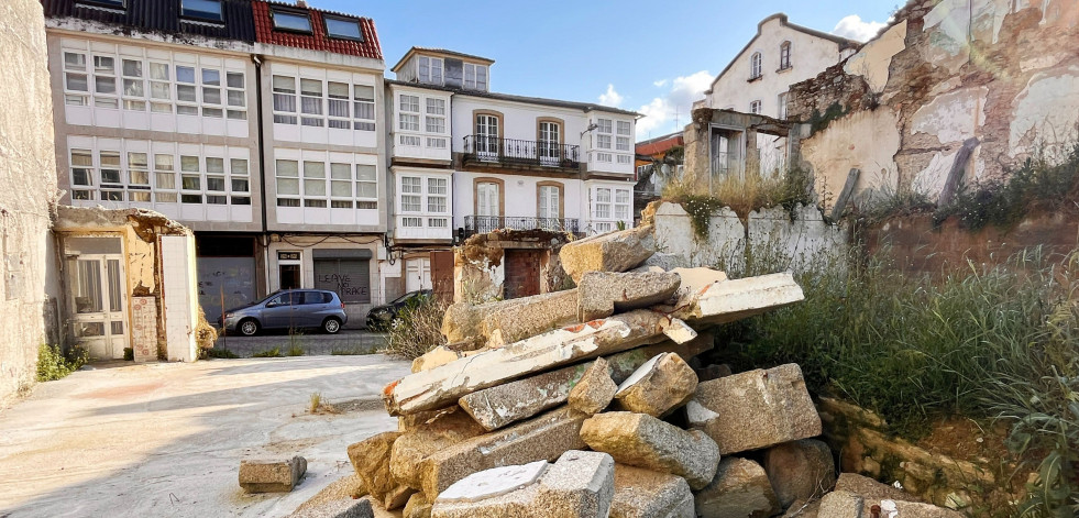 El declive de la calle Carlos III: así está hoy la que fue vía principal del histórico barrio de Esteiro en Ferrol