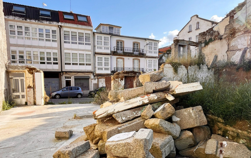 El declive de la calle Carlos III: así está hoy la que fue vía principal del histórico barrio de Esteiro en Ferrol