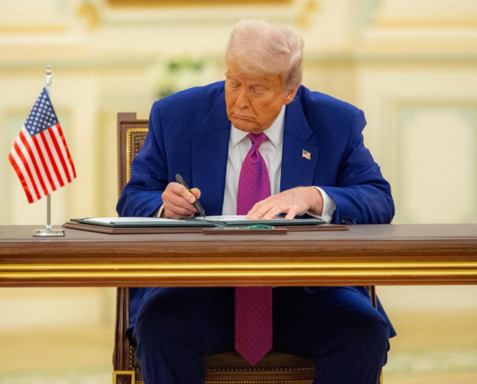 DonaldTrumpfirmaundocumento
