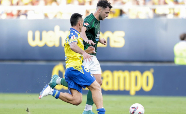 Racing de Ferrol y Cádiz alcanzan la cuarentena en A Malata