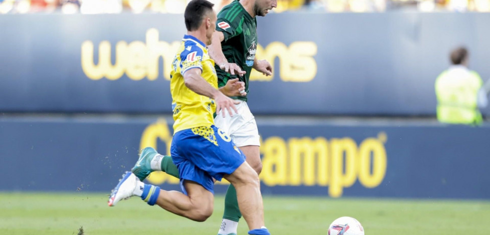 Racing de Ferrol y Cádiz alcanzan la cuarentena en A Malata