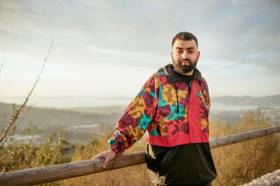 Hugo Guezeta espalla a mensaxe do seu novo disco producido por Peter Petrowski en Ferrol