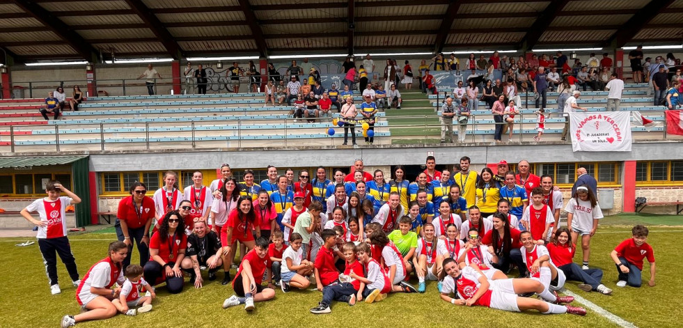 O Val femenino alza la Copa Ferrol tras golear al Perlío (0-5)
